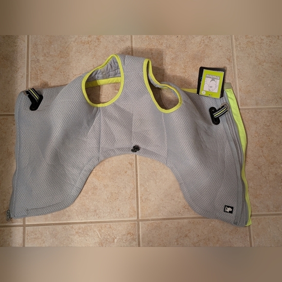 True love Gray and Yellow Dog Cooling Vest NWT - Picture 5 of 6